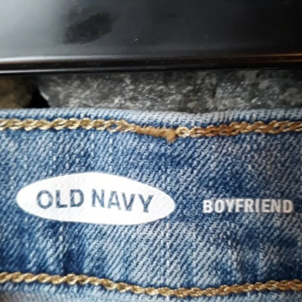 Old Navy embroidered boyfriend jean shorts waist 26 inches